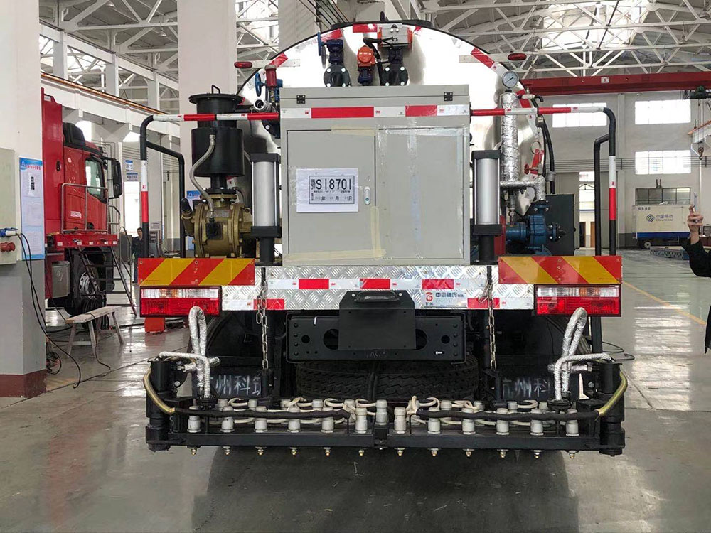 智能型瀝青灑布車